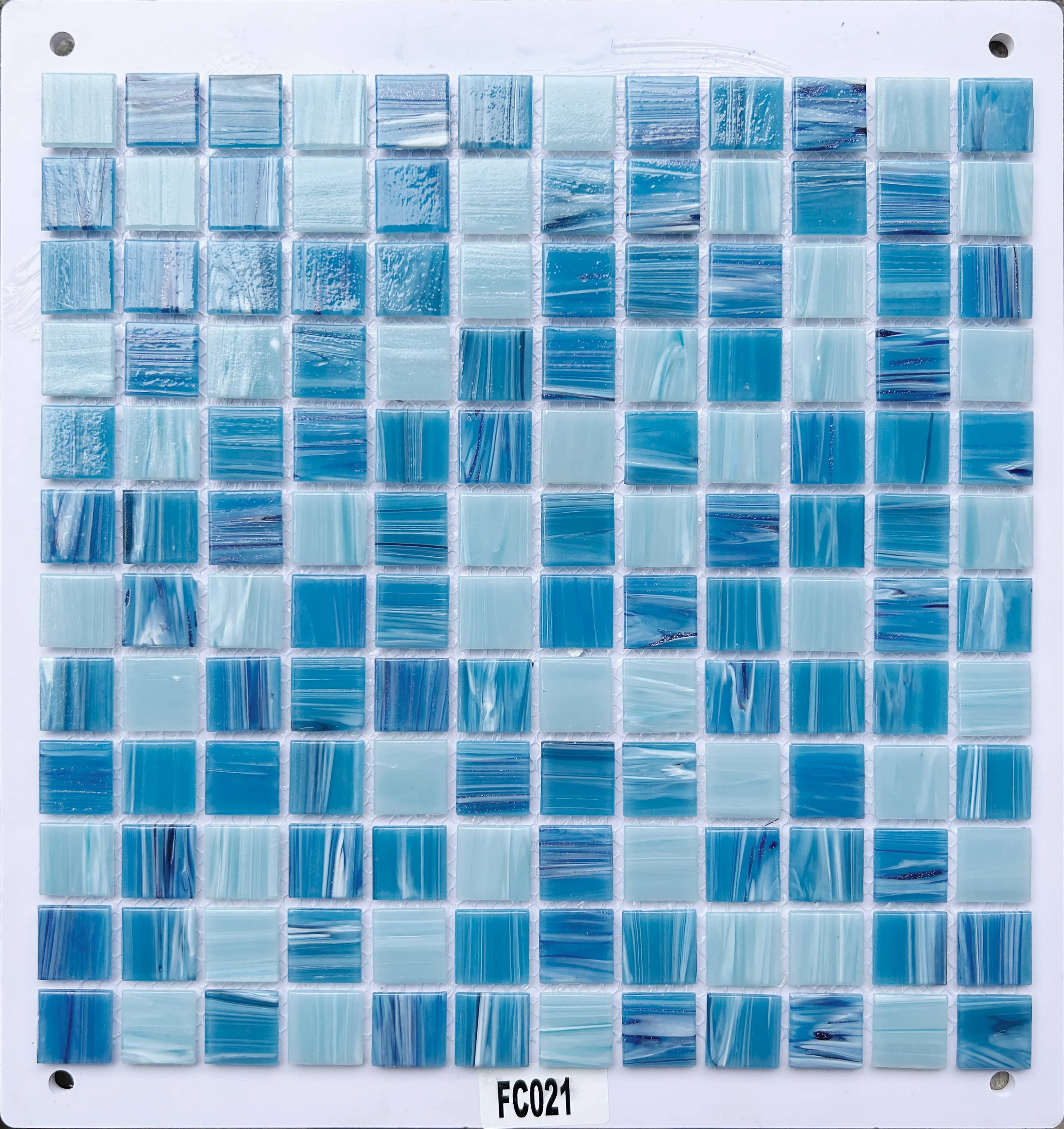 Multi-Tone Blue Ocean-Inspired Glass Mosaic Tile, 23x23mm, for Pool & Bathroom TQ36-FC021