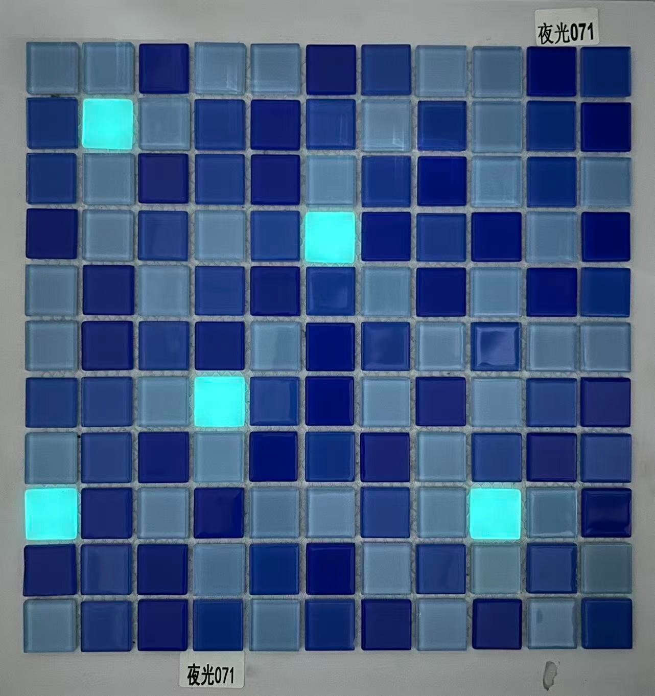 Glow-in-the-Dark Luminous Ocean Blue Glass Mosaic Tile, 25x25mm, for Pools & Night Spas TQ36-Luminous0071