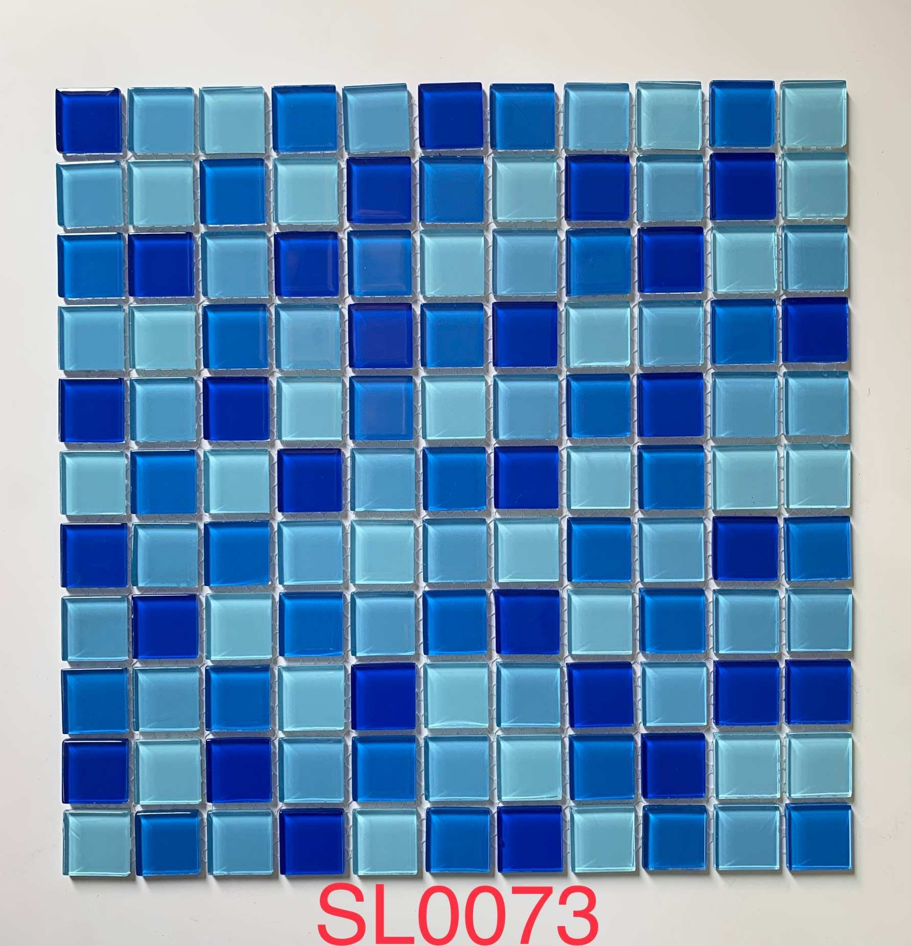 Balanced Navy & Sky Blue Gradient Glass Mosaic Tile, 25x25mm, for Pools & Bathrooms TQ36-SL0073