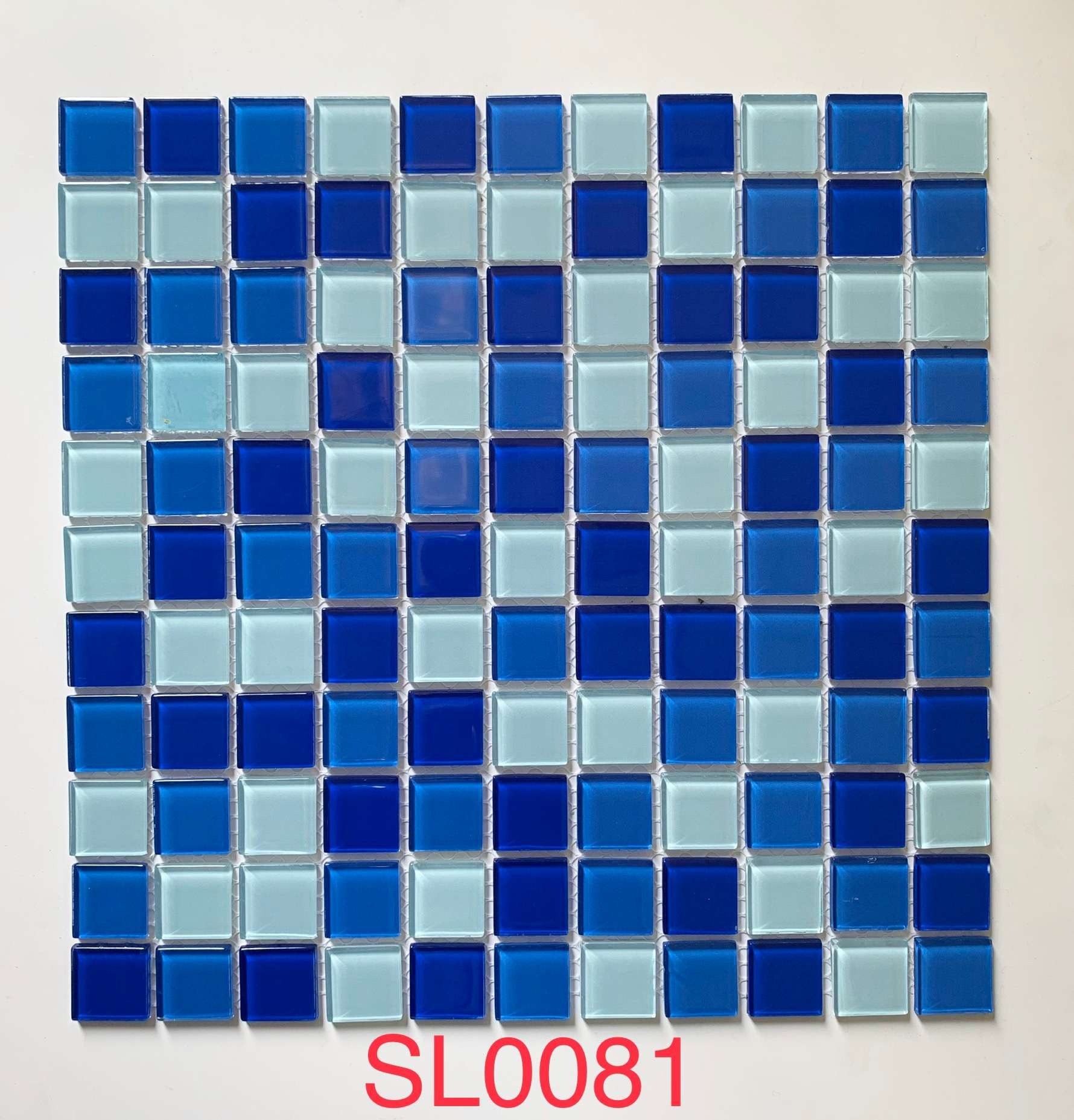 Crisp Cobalt & Sky Blue Glass Mosaic Tile, 25x25mm, for Pools & Bathrooms TQ36-SL0081